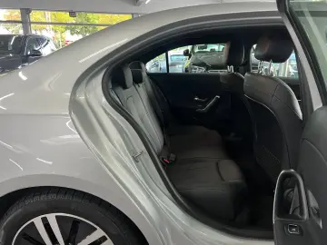 MERCEDES-BENZ A 180 d Limousine Progressive  LED