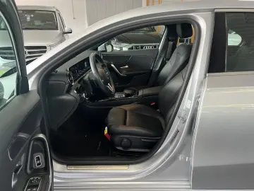 MERCEDES-BENZ A 180 d Limousine Progressive  LED