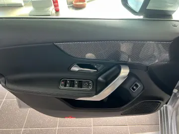 MERCEDES-BENZ A 180 d Limousine Progressive  LED