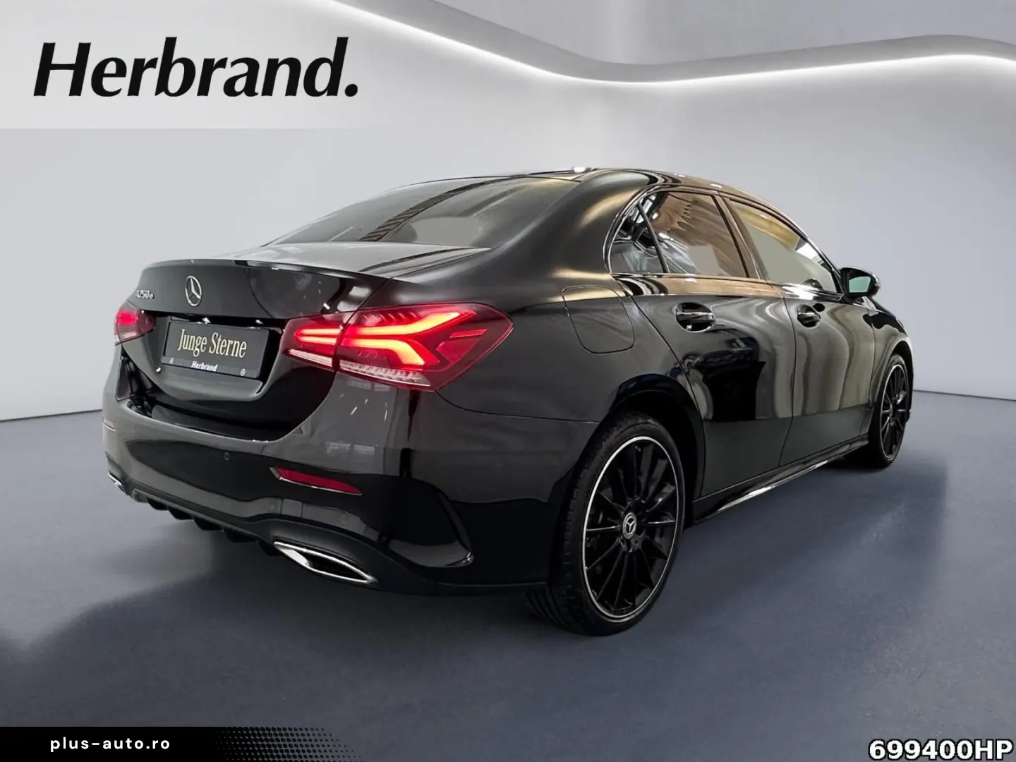 MERCEDES-BENZ A 250 e AMG Limousine Burmester 19