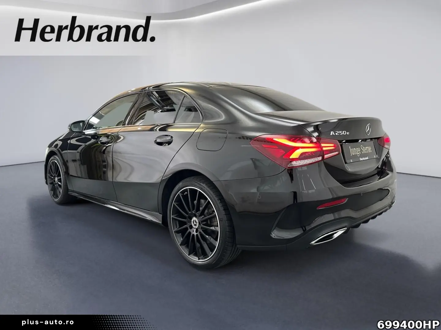 MERCEDES-BENZ A 250 e AMG Limousine Burmester 19