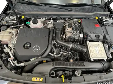 MERCEDES-BENZ A 250 e AMG Limousine Burmester 19