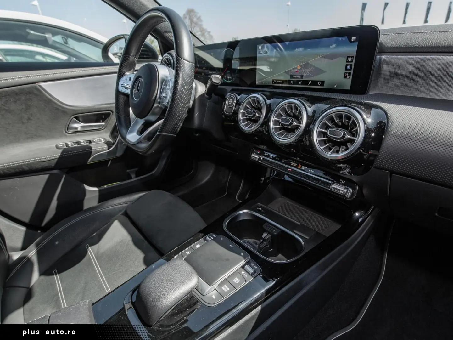 MERCEDES-BENZ A 250 e AMG Limousine  LED MBUX