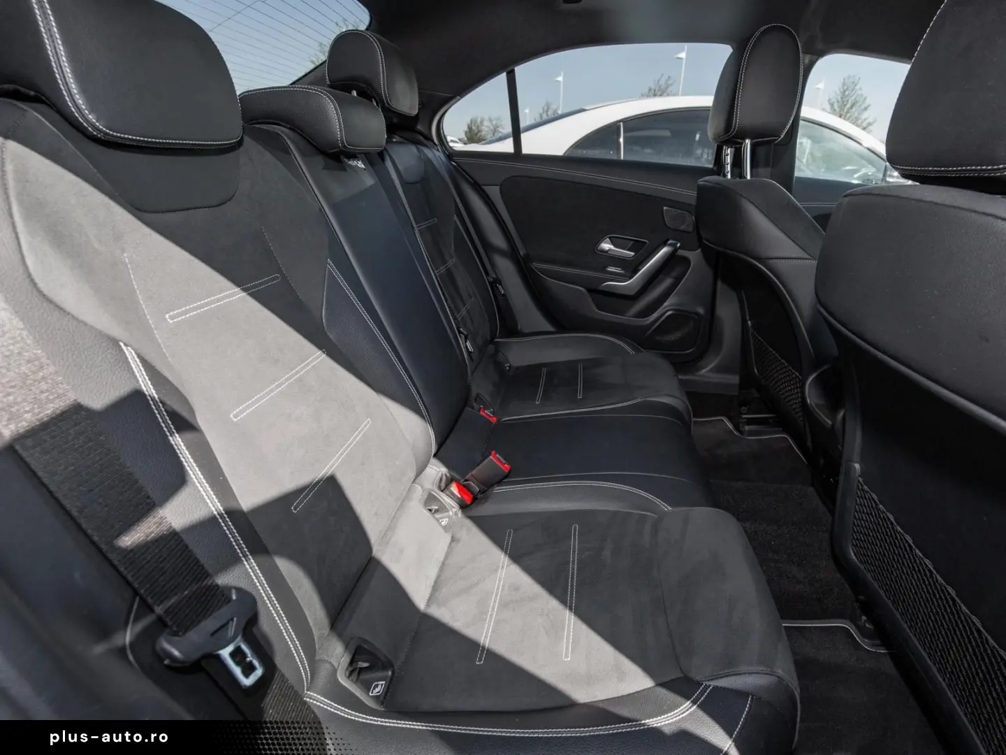 MERCEDES-BENZ A 250 e AMG Limousine  LED MBUX