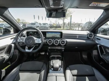 MERCEDES-BENZ A 250 e AMG Limousine  LED MBUX