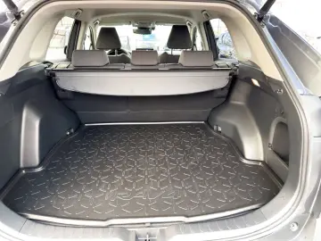 TOYOTA RAV4 2.5 VVT-i  Hybrid Team