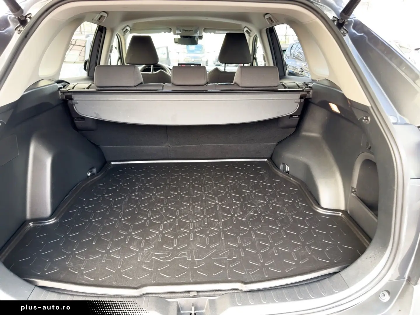 TOYOTA RAV4 2.5 VVT-i  Hybrid Team