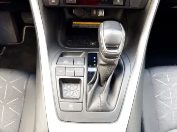 TOYOTA RAV4 2.5 VVT-i  Hybrid Team