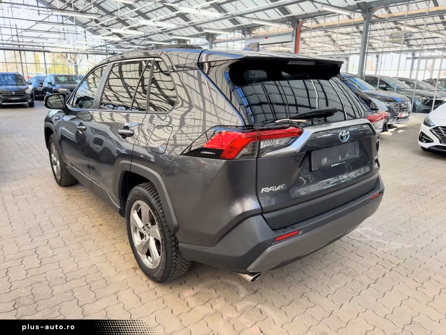 TOYOTA RAV4 2.5 VVT-i  Hybrid Team