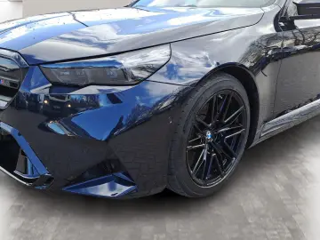 BMW M5 Limousine AHK Driv.Assist. Winterräder inkl.