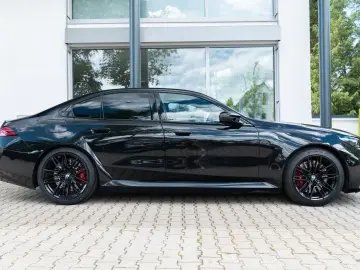 BMW M5 Limousine  DRIVING PROF.   COMFORT PAKET  B&W