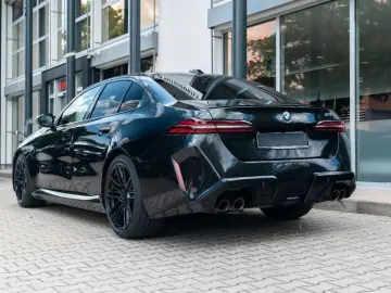 BMW M5 Limousine  DRIVING PROF.   COMFORT PAKET  B&W