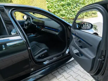 BMW M5 Limousine  DRIVING PROF.   COMFORT PAKET  B&W