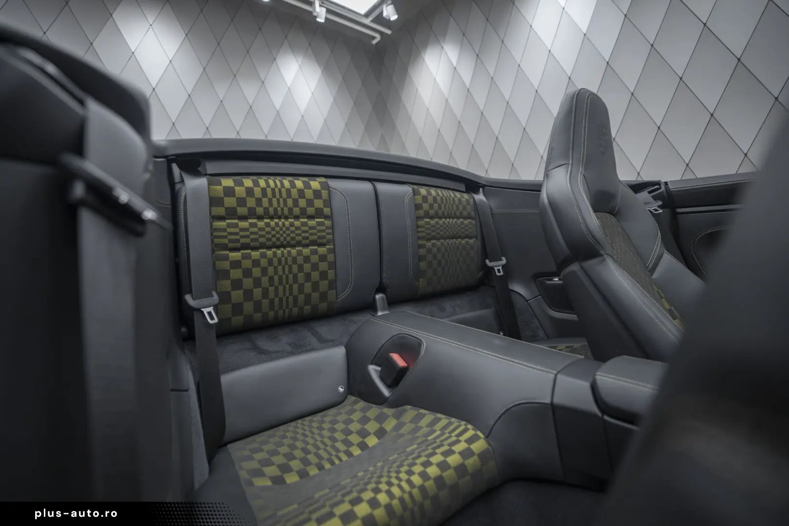 Porsche 911 GTS Heritage Spirit 70