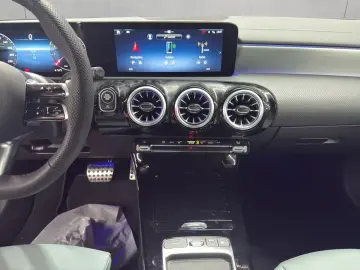 Mercedes-Benz CLA 200 AMG Line Advanced Plus