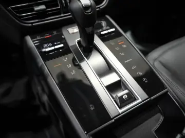 Porsche Macan CHRONO LUFTFEDERUNG