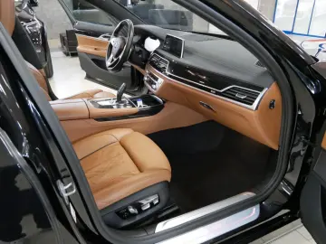 BMW 730d AHK Standheizung Sitzbelüft HK HuD GSD