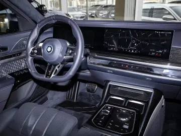 BMW 750e xDrive M Paket Pro