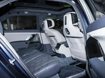 BMW 750e xDrive M Paket Pro