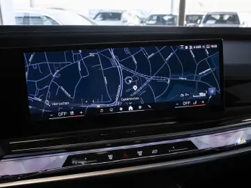 BMW 750e xDrive M Paket Pro