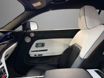 ROLLS ROYCE Spectre Black Badge Starlight Bespoke 23 Zoll