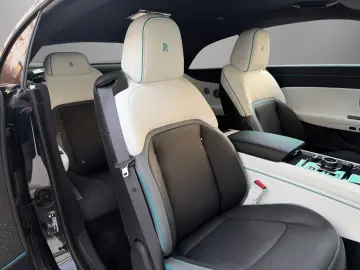 ROLLS ROYCE Spectre Black Badge Starlight Bespoke 23 Zoll