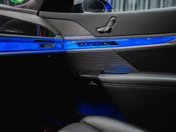 BMW 740 d xDrive  M Sport Pro Iconic Glow Theater TV