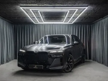 BMW 740 d xDrive  M Sport Pro Iconic Glow Theater TV
