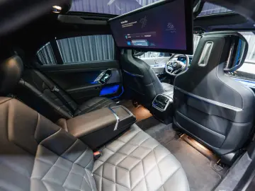 BMW 740 d xDrive  M Sport Pro Iconic Glow Theater TV