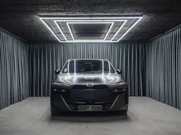 BMW 740 d xDrive  M Sport Pro Iconic Glow Theater TV