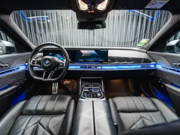 BMW 740 d xDrive  M Sport Pro Iconic Glow Theater TV