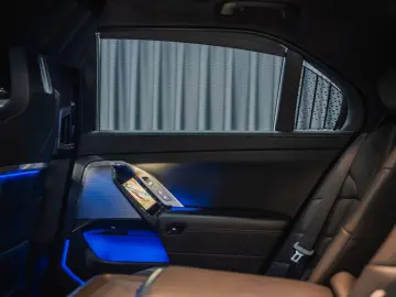 BMW 740 d xDrive  M Sport Pro Iconic Glow Theater TV