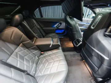 BMW 740 d xDrive  M Sport Pro Iconic Glow Theater TV