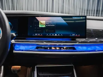 BMW 740 d xDrive  M Sport Pro Iconic Glow Theater TV