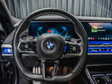 BMW 740 d xDrive  M Sport Pro Iconic Glow Theater TV