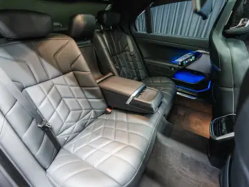 BMW 740 d xDrive  M Sport Pro Iconic Glow Theater TV