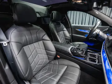 BMW 740 d xDrive  M Sport Pro Iconic Glow Theater TV