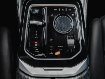 BMW 740 d xDrive  M Sport Pro Iconic Glow Theater TV