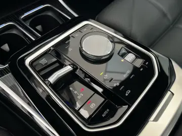 BMW 740d xDrive M Sport SkyPano