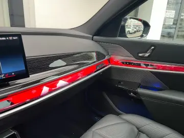 BMW 740d xDrive M Sport SkyPano