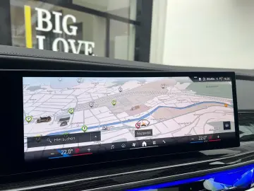 BMW 740d xDrive M Sport SkyPano