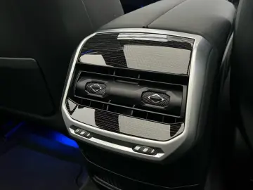 BMW 740d xDrive M Sport SkyPano