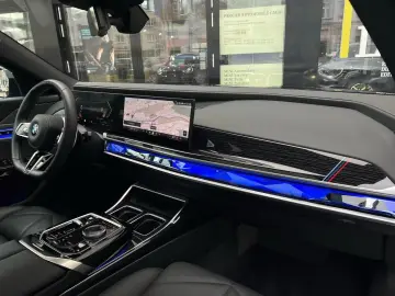 BMW 740d xDrive M Sport SkyPano