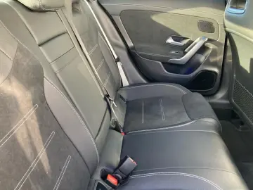 Mercedes-Benz CLA 180 AMG-Line Night DISTRONIC