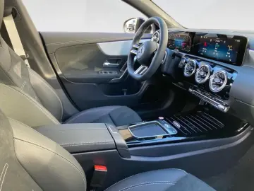 Mercedes-Benz CLA 180 AMG-Line Night DISTRONIC