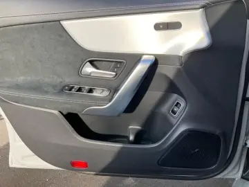 Mercedes-Benz CLA 180 AMG-Line Night DISTRONIC