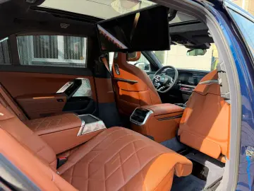 BMW M760 e xDrive individual Fond Entert NP195.000€