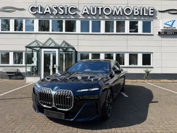 BMW M760 e xDrive individual Fond Entert NP195.000€