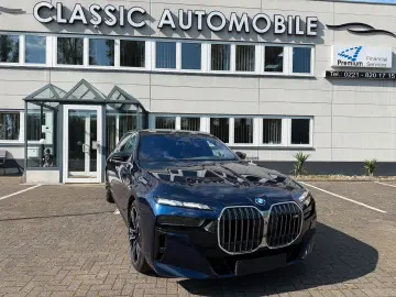 BMW M760 e xDrive individual Fond Entert NP195.000€