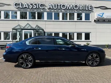 BMW M760 e xDrive individual Fond Entert NP195.000€